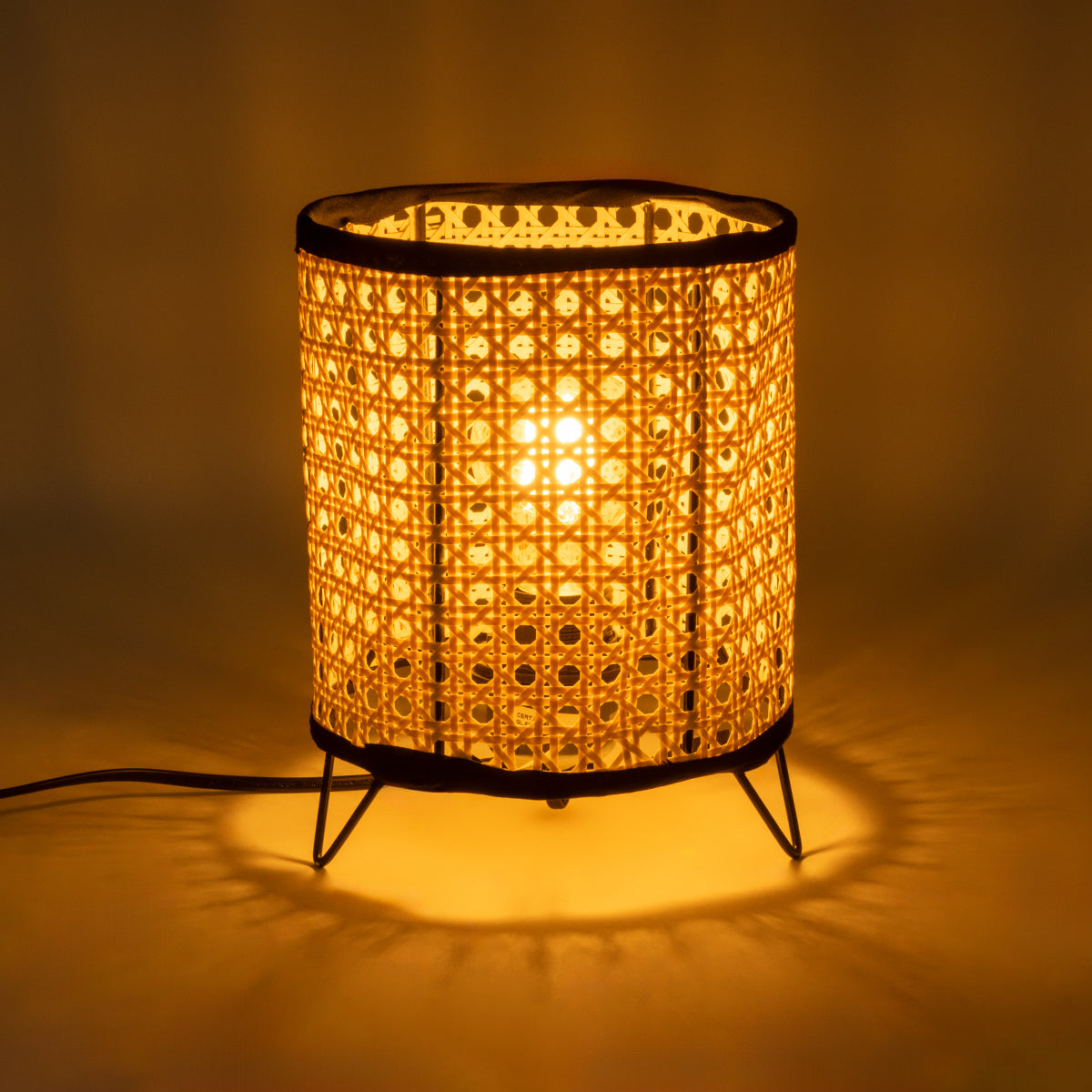 MONTE 01996 Μοντέρνο Επιτραπέζιο Φωτιστικό Πορτατίφ Μονόφωτο 1 x E27 AC220-240V IP20 - Φ16 x Υ22cm - Μαύρο Ύφασμα με Μπεζ Ξύλινο Μπαμπού Πλέγμα