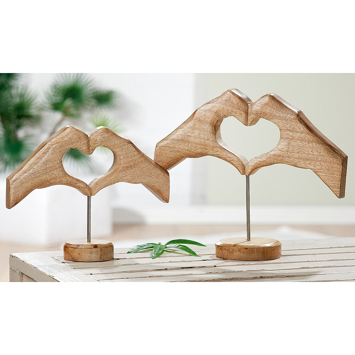 Διακοσμητικό Χέρια Σχηματίζουν Καρδιά σε Βάση Φυσικό Ξύλο 7.5x30x25