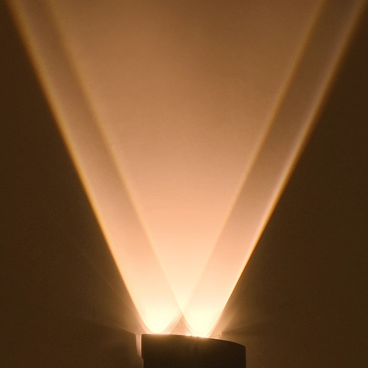 SIXOAD 60677 Μοντέρνο Φωτιστικό Τοίχου - Απλίκα LED 8W 1000lm 30° AC 220-240V Αδιάβροχο IP65 Θερμό Λευκό 2700K - CREE XPE Chip & TÜV SÜD Driver - Μαύρο Ματ - Μ12 x Π4 x Υ8