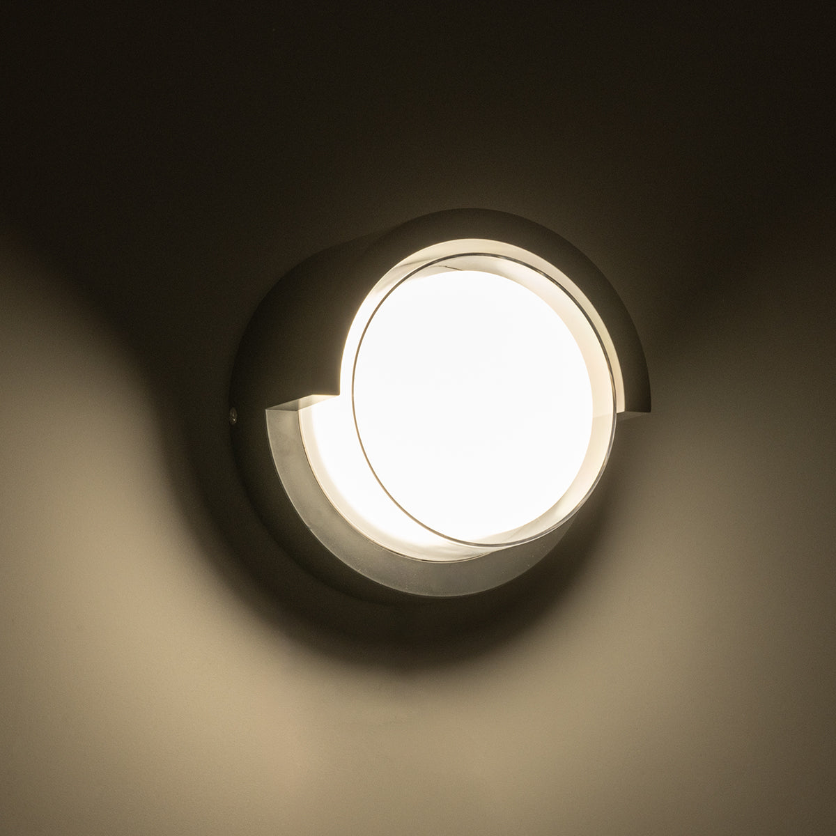 APEX 60764 Φωτιστικό Τοίχου - Απλίκα Εσωτερικού/Εξωτερικού Χώρου LED 10W 1050lm 120° AC175-265V Αδιάβροχο IP65 - Πλαστικό Σώμα - Φυσικό λευκό 4500K - Φ17 x Υ9cm - Μαύρο - Bridgelux Chip