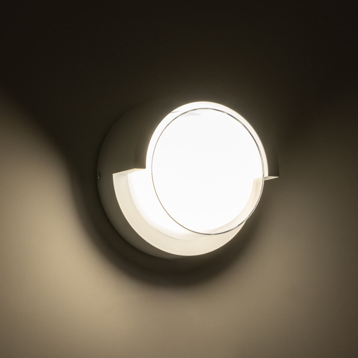 APEX 60766 Φωτιστικό Τοίχου - Απλίκα Εσωτερικού/Εξωτερικού Χώρου LED 10W 1050lm 120° AC175-265V Αδιάβροχο IP65 - Πλαστικό Σώμα - Φυσικό λευκό 4500K - Φ17 x Υ9cm - Λευκό - Bridgelux Chip