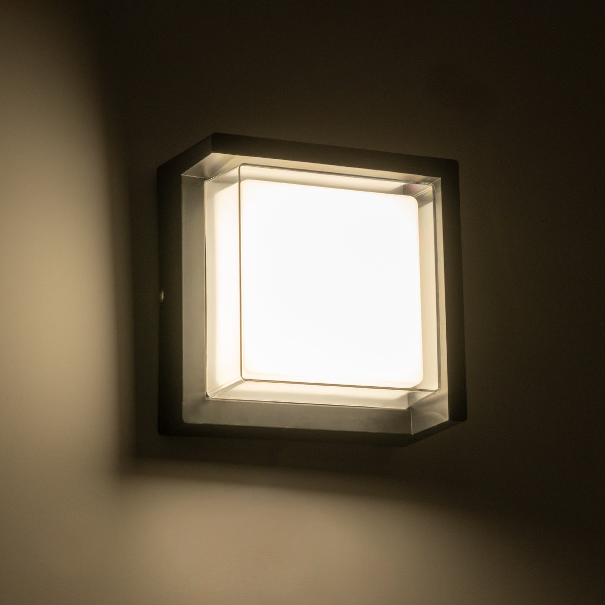 APEX 60770 Φωτιστικό Τοίχου - Απλίκα Εσωτερικού/Εξωτερικού Χώρου LED 10W 1050lm 120° AC175-265V Αδιάβροχο IP65 - Πλαστικό Σώμα - Φυσικό λευκό 4500K - Μ17 x Π17 x Υ9cm - Μαύρο - Bridgelux Chip