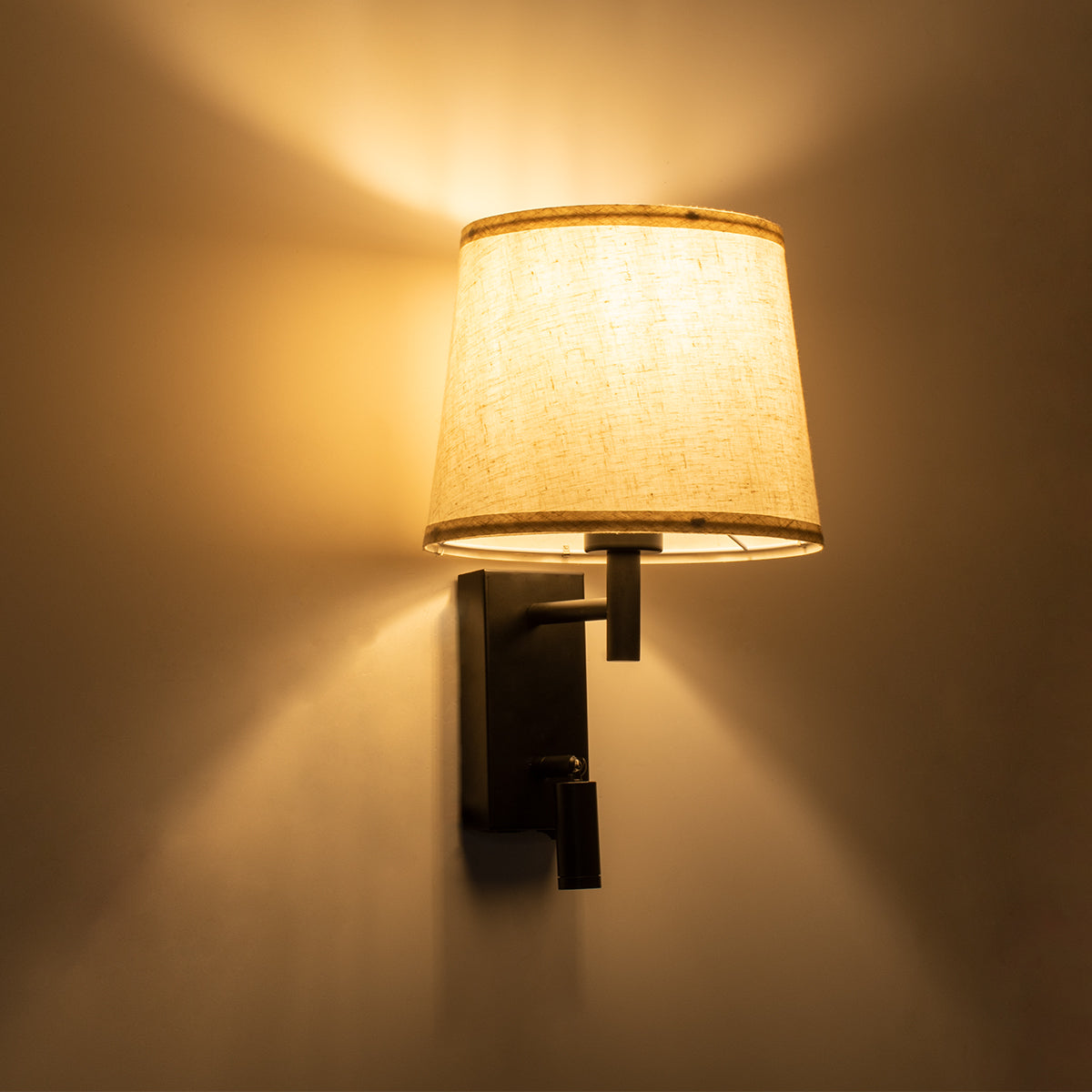 ROULETTE-R 61380 Μοντέρνο Φωτιστικό Τοίχου - Απλίκα Ξενοδοχείου Bed Side LED 3W 360lm & 1 x E27 36° & 360° AC 220-240V - Reading Up/Down Light - Φορτιστής USB 3A - Μ22 x Π23.5 x Υ37cm - Φυσικό Λευκό 4500K - Λευκό με Μπεζ Καπέλο - Σετ 2 Τεμαχίων