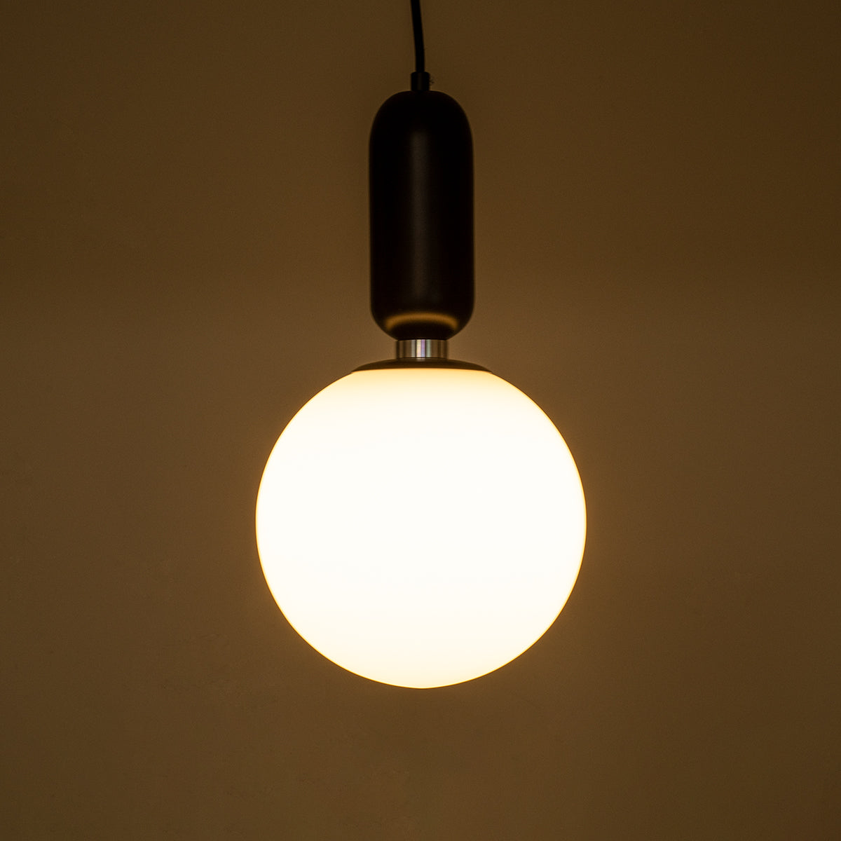 ESTETICO 61495 Μοντέρνο Κρεμαστό Φωτιστικό Οροφής με Ντουί 1 x E27 AC 220-240V IP20 - Λευκό & Μαύρο - Μ20 x Π20 x Υ38