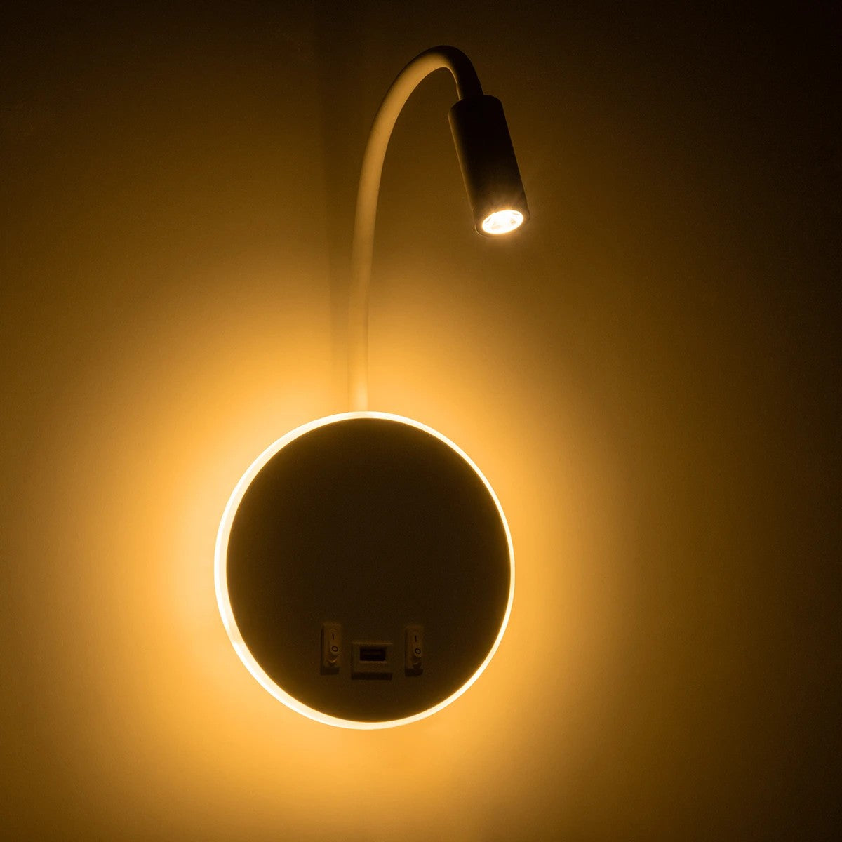 GOOSE 61693 Μοντέρνο Φωτιστικό Τοίχου - Απλίκα Ξενοδοχείου Reading Light με Φορτιστή USB 3A LED 6W 600lm 36° & 360° AC 220-240V IP20 Θερμό Λευκό 2700K - CREE XPE & Lumileds SMD Chip - Λευκό Ματ - Μ15.5 x Π15 x Υ30.5