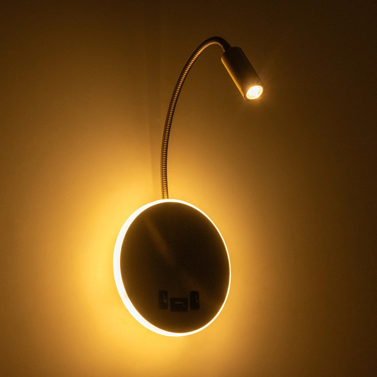 GOOSE 61697 Φωτιστικό Τοίχου - Απλίκα LED 6W 600lm 36° AC 220-240V IP20 - Reading Light & 360° Κρυφός Φωτισμός - Φορτιστής USB 3A - Θερμό Λευκό 2700K Χρυσό Βούρτσας - Μ15.5 x Π22.5 x Υ30cm