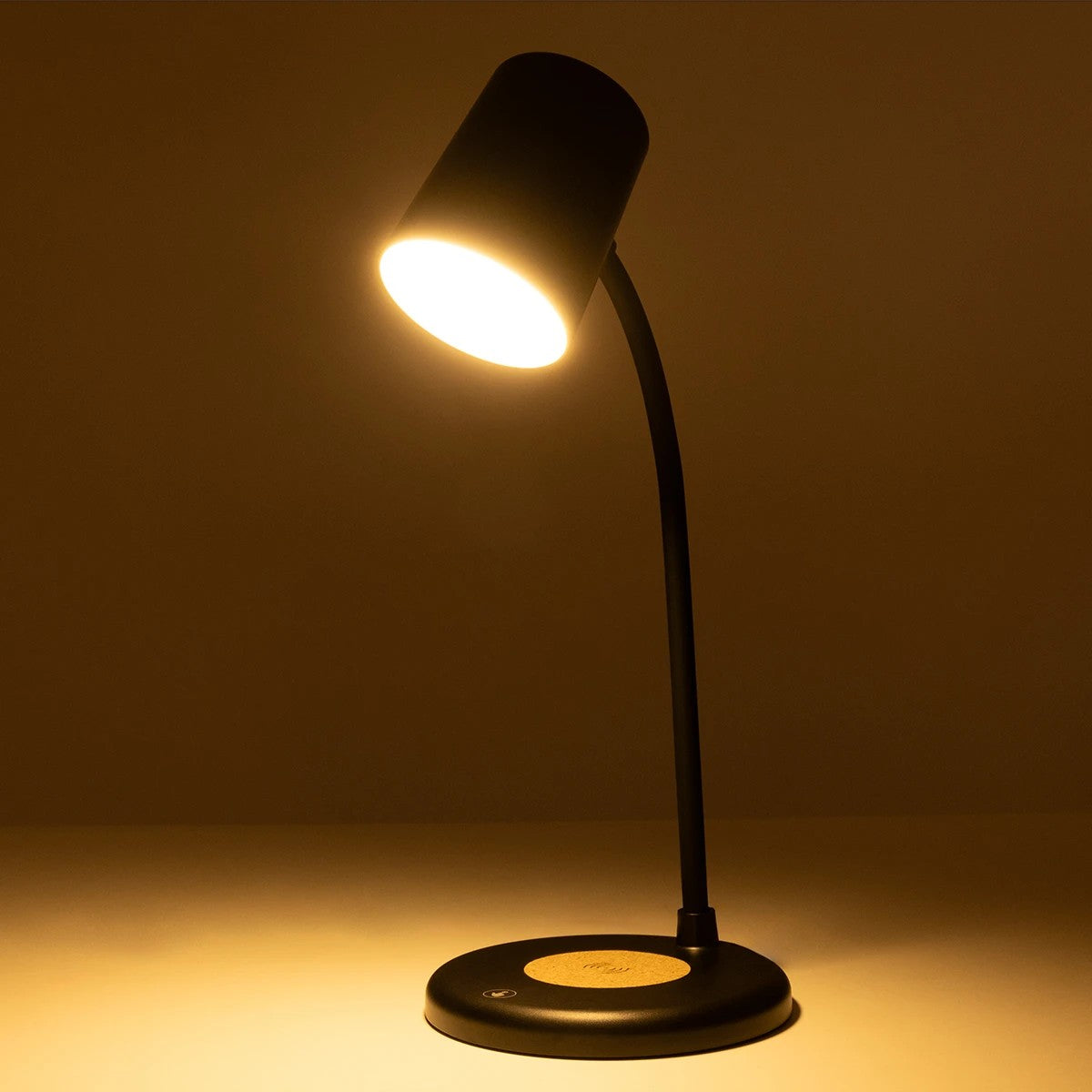 LUCORA 76556 Μοντέρνο Επιτραπέζιο Φωτιστικό Γραφείου με Ασύρματη Φόρτιση 10W 2A & 4W Bluetooth Ηχείο LED 3W 300lm 120° DC 5V με USB-C IP20 Ρυθμιζόμενο Λευκό CCT με Αφή 2700K/4500K/6000K Dimmable - Sanan SMD Chip - Μαύρο - Μ12 x Π12 x Υ32