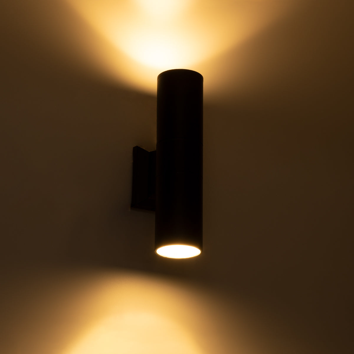 WALLY 77873 Μοντέρνο Φωτιστικό Τοίχου - Απλίκα με Ντουί 2 x GU10 AC 220-240V Αδιάβροχο IP65 - Μαύρο Ματ - Μ6.4 x Π11 x Υ25