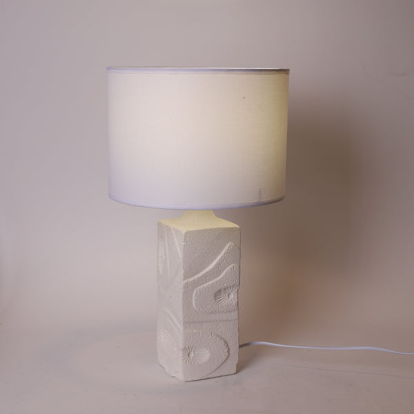 ΕΠΙΤΡΑΠΕΖΙΟ ΦΩΤΙΣΤΙΚΟ ΜΕ ΥΦΑΣΜΑΤΙΝΟ ΚΑΠΕΛΟ ΚΕΡΑΜΙΚΟ ΛΕΥΚΟ 28x46εκ