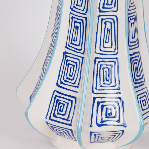 ΒΑΖΟ ΚΕΡΑΜΙΚΟ ΑΣΠΡΟ-ΜΠΛΕ ΜΕ ΓΑΛΑΖΙΕΣ ΓΡΑΜΜΕΣ 23.5x23.5x33.5