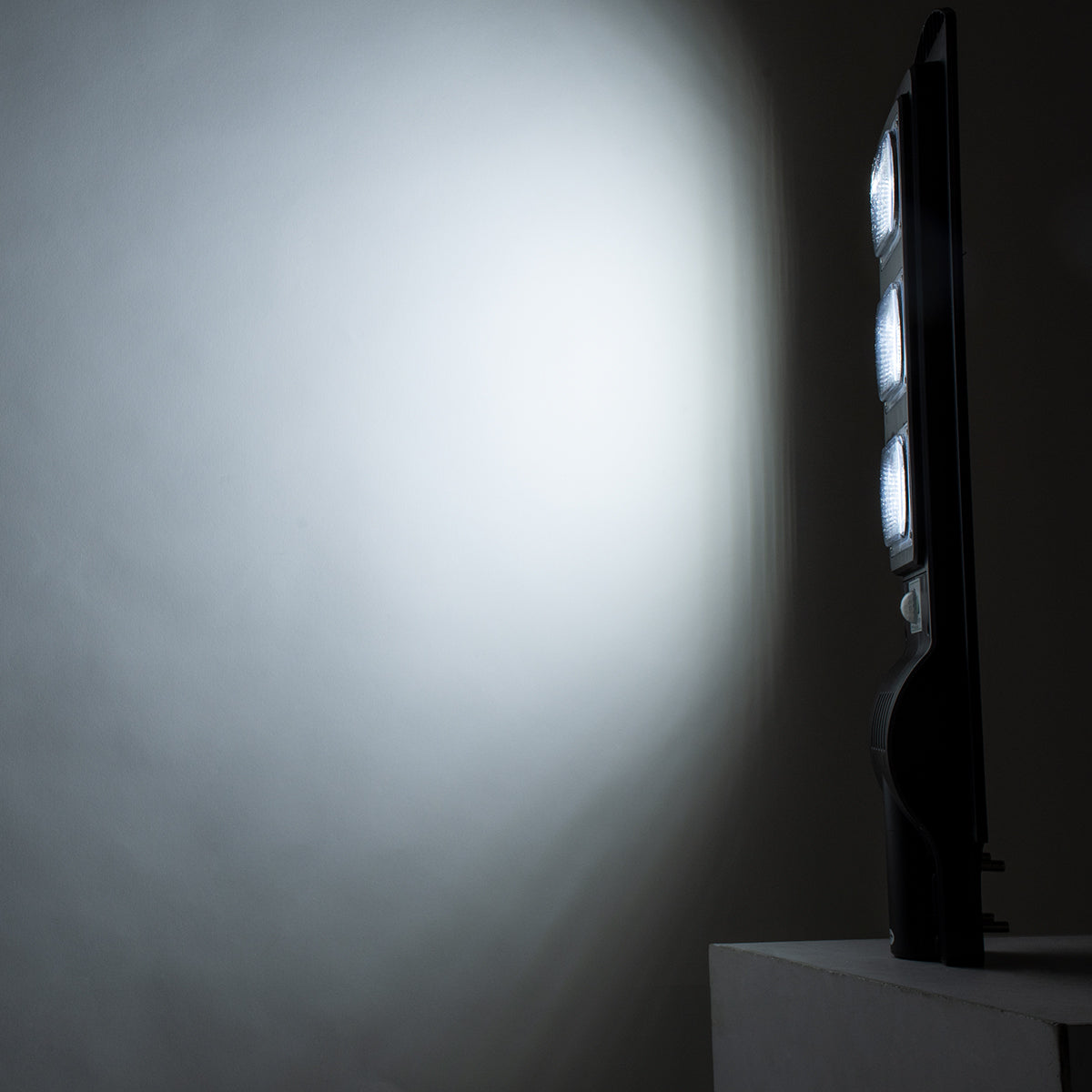 STREETB 85343 Φωτιστικό Δρόμου LED 90W 4500lm 120° DC 5V με Ενσωματωμένο Φωτοβολταϊκό Panel 6V 12W & Επαναφορτιζόμενη Μπαταρία Li-ion 3.2V 12000mAh με Αισθητήρα Κίνησης-Ημέρας-Νύχτας Αδιάβροχο IP65 Ψυχρό Λευκό 6000K - Μαύρο - Μ24 x Π63 x Υ6