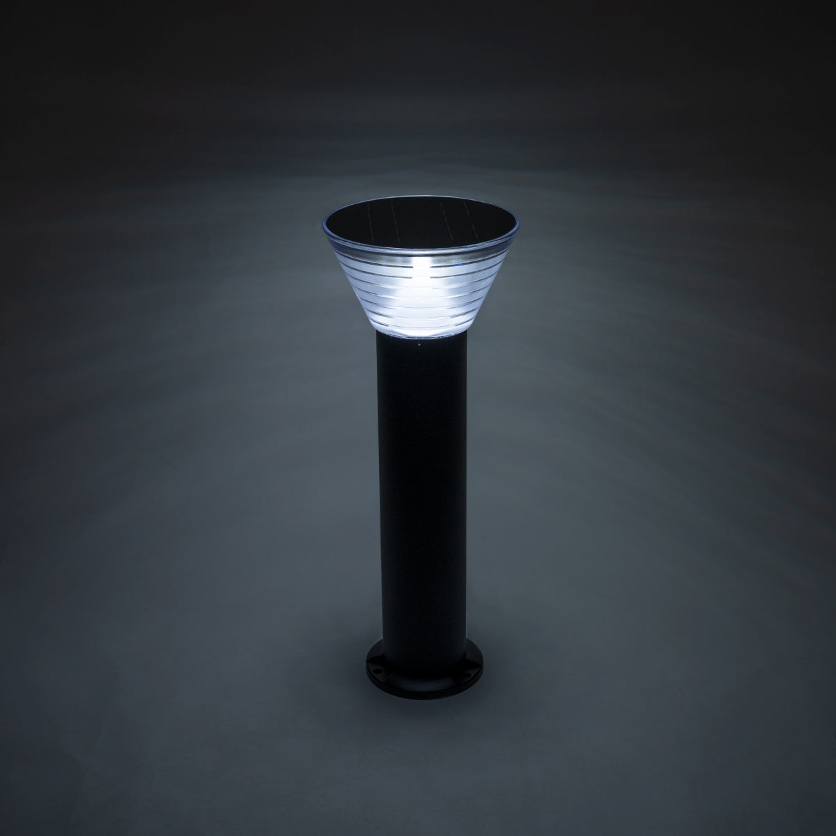 VEGGIE 90525 Φωτιστικό Κολωνάκι Κήπου LED 10W 330lm 120° με Ενσωματωμένο Φωτοβολταϊκό Panel 6V 2W & Επαναφορτιζόμενη Μπαταρία Li-ion 3.2V 1800mAh με Αισθητήρα Ημέρας-Νύχτας Αδιάβροχο IP65 Ψυχρό Λευκό 6000K - Γκρι Ανθρακί - Μ23 x Π23 x Υ60cm