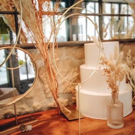 Μεταλικός Κύκλος Χρυσός με Βάση 19x39εκ