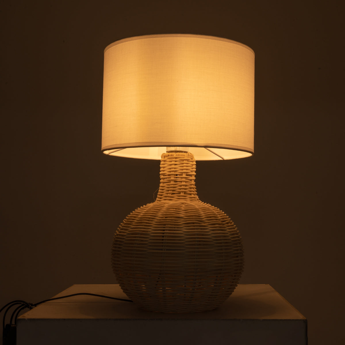 HASUMI 01959 Boho Επιτραπέζιο Φωτιστικό Πορτατίφ Μονόφωτο 1 x E27 AC220-240V IP20 - Φ30 x Υ50cm - Μπεζ Ξύλινο Ρατάν Πλέγμα με Λευκό Καπέλο