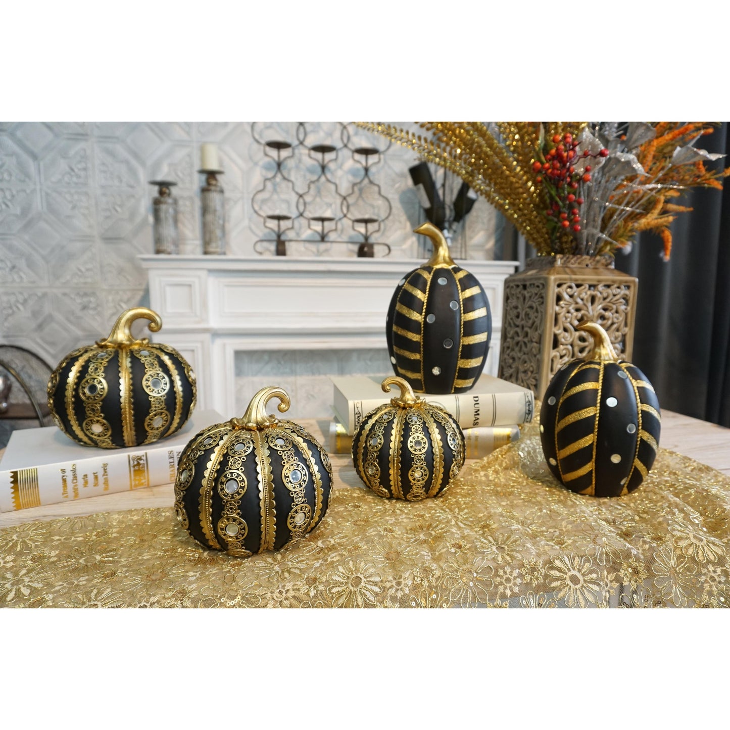 Διακοσμητική Πολυεστερική Κολοκύθα Μαύρη-Χρυσή 15x15x15