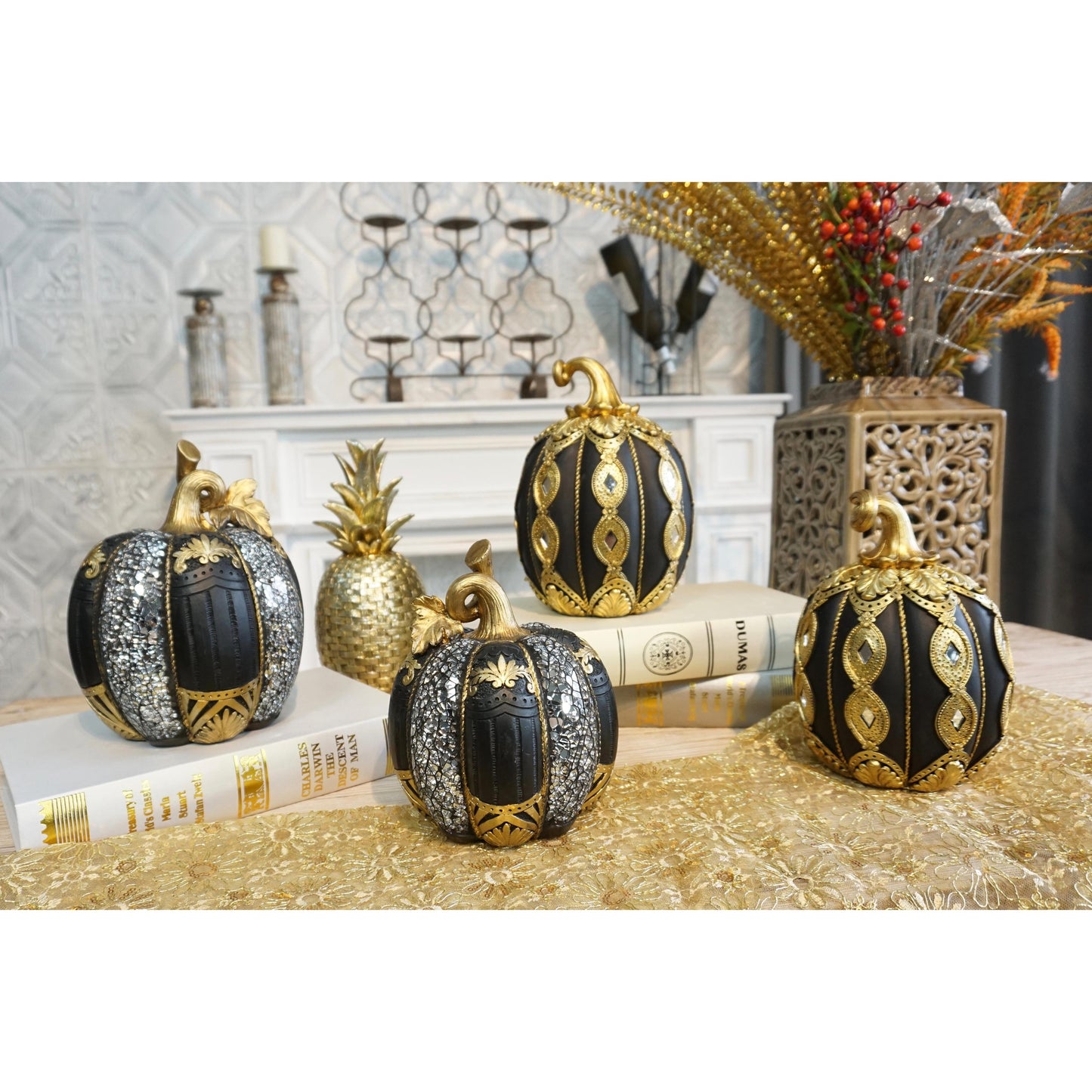 Διακοσμητική Πολυεστερική Κολοκύθα Μαύρη-Χρυσή-Ασημί 16x16x21