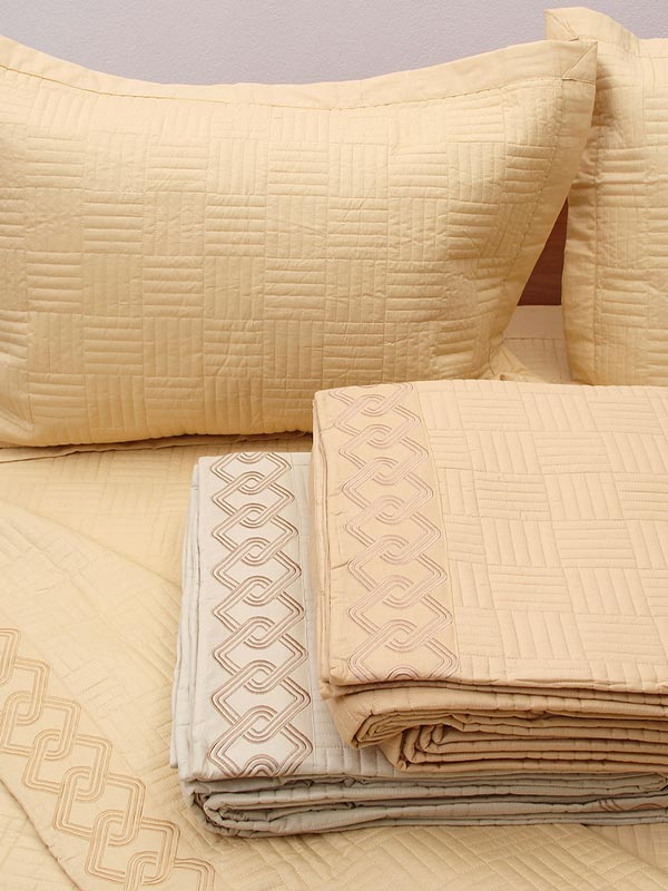 Κουβερλί Percale Κεντητό Cream Υπέρδιπλο 220x240εκ