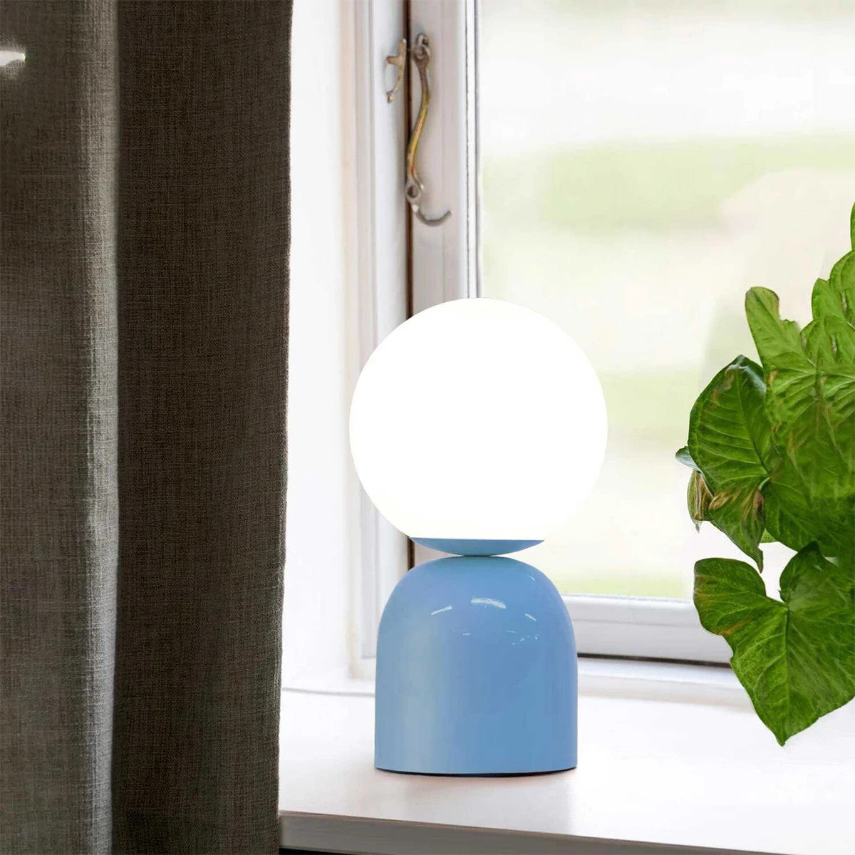 MAGIC 204-0133 Μοντέρνο Eπιτραπέζιο Φωτιστικό Μονόφωτο 1 x E27 IP20 Μπλε Μέταλλο με Λευκό Γυαλί - Μ13 x Π13 x Υ28cm