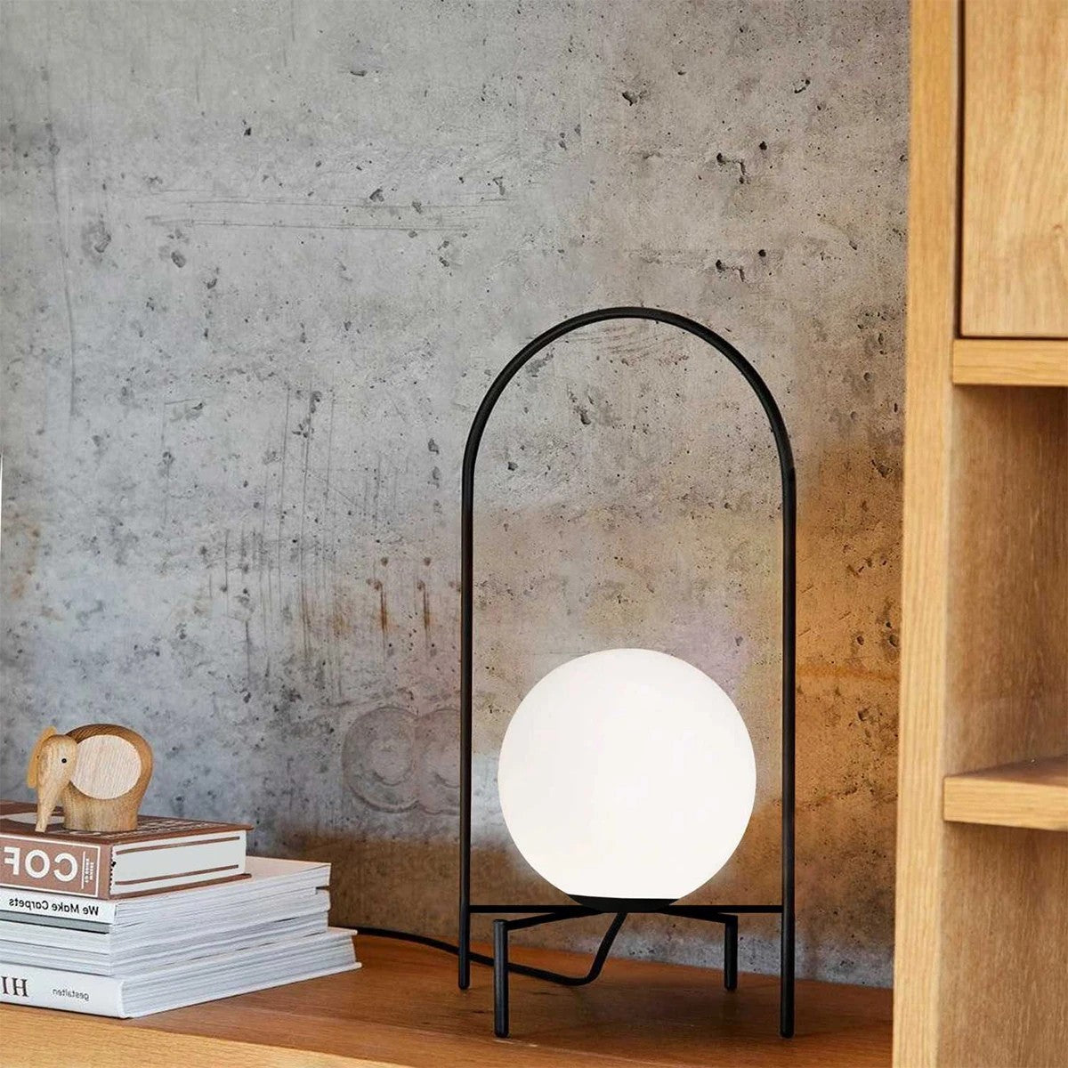 SPIDY 204-0139 Μοντέρνο Eπιτραπέζιο Φωτιστικό Μονόφωτο 1 x E27 IP20 Μαύρο Μέταλλο με Λευκό Γυαλί - Μ20 x Π20 x Υ37cm