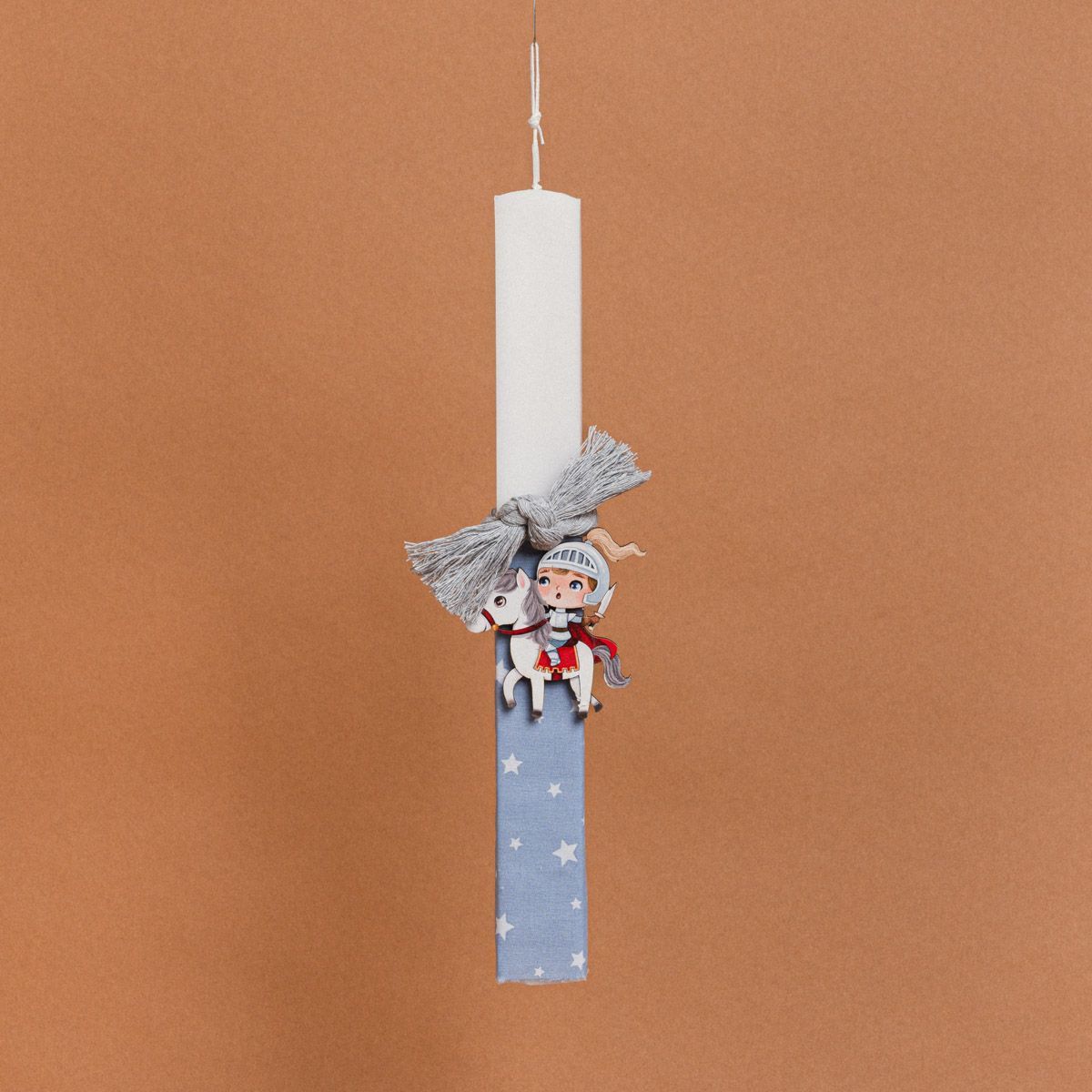 Λαμπάδα Στολισμένη “Ιππότης” σε Συσκευασία Δώρου