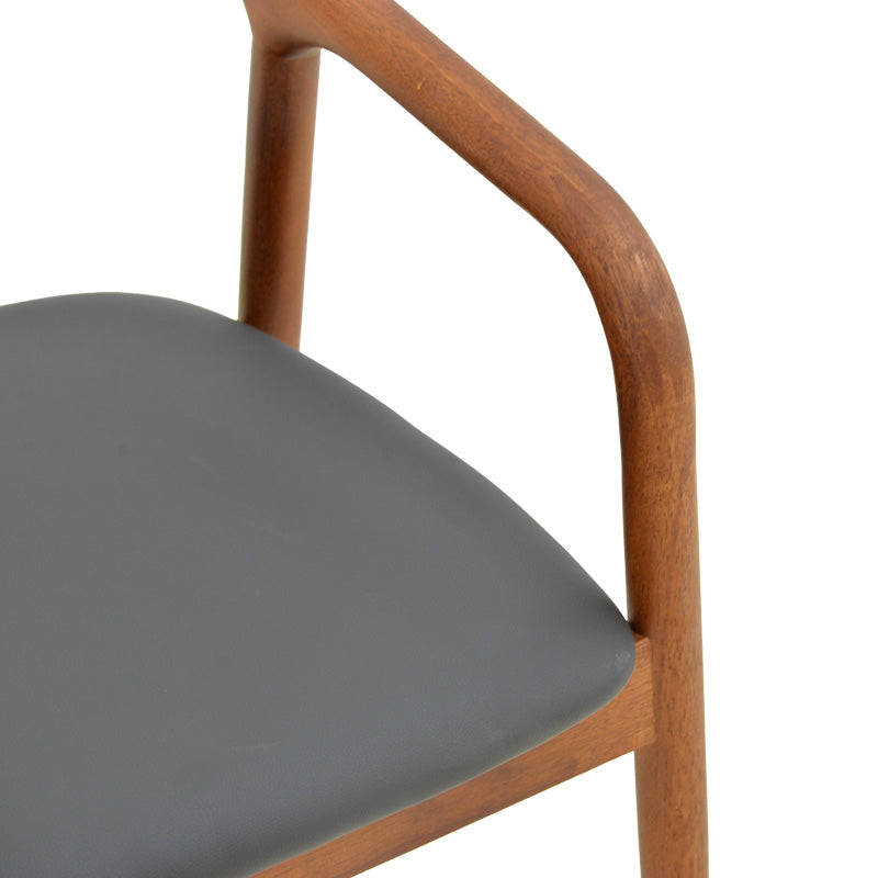 Πολυθρόνα Hogie Rubberwood σε Καφέ Απόχρωση με Μαύρο PU Μαξιλάρι 61x60x76