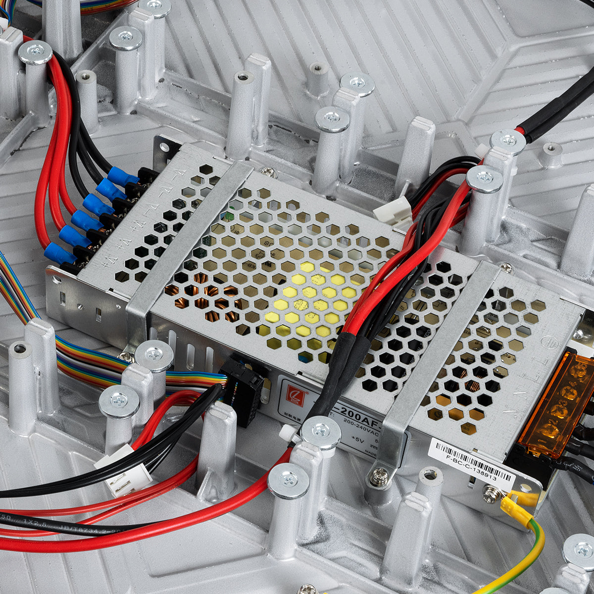 LUXCORE 41004 Οθόνη Video Wall P2.5 Καμπίνα 64x48cm LED 140W 3840Hz 49152 Dots ≥1800cd/㎡ Nits AC 220-240V Εσωτερικού Χώρου IP31 Full Color S1/32 14Bits - Κάρτα NovaStar A8S-N+HUB - Front Magnetic Service - Kinglight SMD2121 & CZCL Driver - Μ64 x Π9 x Υ48