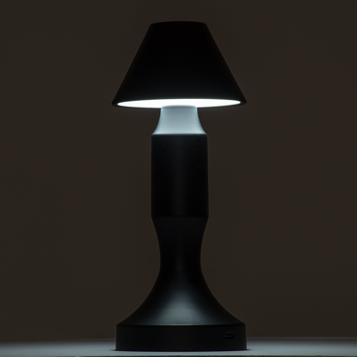 LUNNA 76478 Μοντέρνο Επιτραπέζιο Φωτιστικό Πορτατίφ LED 1.5W 105lm 120° DC 5V Επαναφορτιζόμενο με Μπαταρία Li-ion 1800mAh - Διακόπτη Αφής με 3 Εναλλαγές Φωτισμού CCT Θερμό - Φυσικό - Ψυχρό 1500K - 4500K - 6000K Dimmable - D9 x 23cm - Ασημί