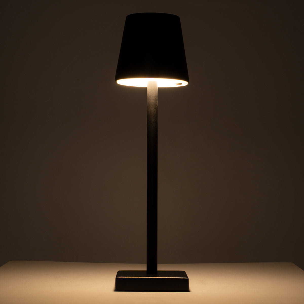 NEGA 60473 Μοντέρνο Επιτραπέζιο Φωτιστικό Πορτατίφ LED 2.2W 154lm 360° DC 5V Επαναφορτιζόμενο με Μπαταρία Li-ion 4000mAh - Διακόπτη Αφής - Θερμό Λευκό 2700K - Dimmable - D10 x H39cm - Μαύρο