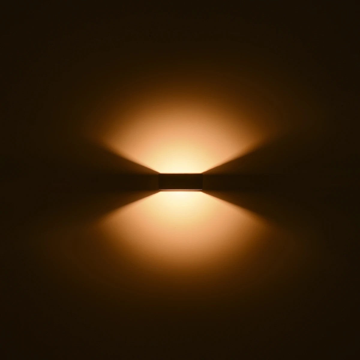 AURA KLV-101-0118 Φωτιστικό Τοίχου / Απλίκα LED 7W 875lm 45° AC 220-240V Αδιάβροχο IP65 Θερμό Λευκό 2700K - Bridgelux COB Chip & TÜV SÜD Driver - Λευκό Ματ - Μ13 x Π15 x Υ4.5