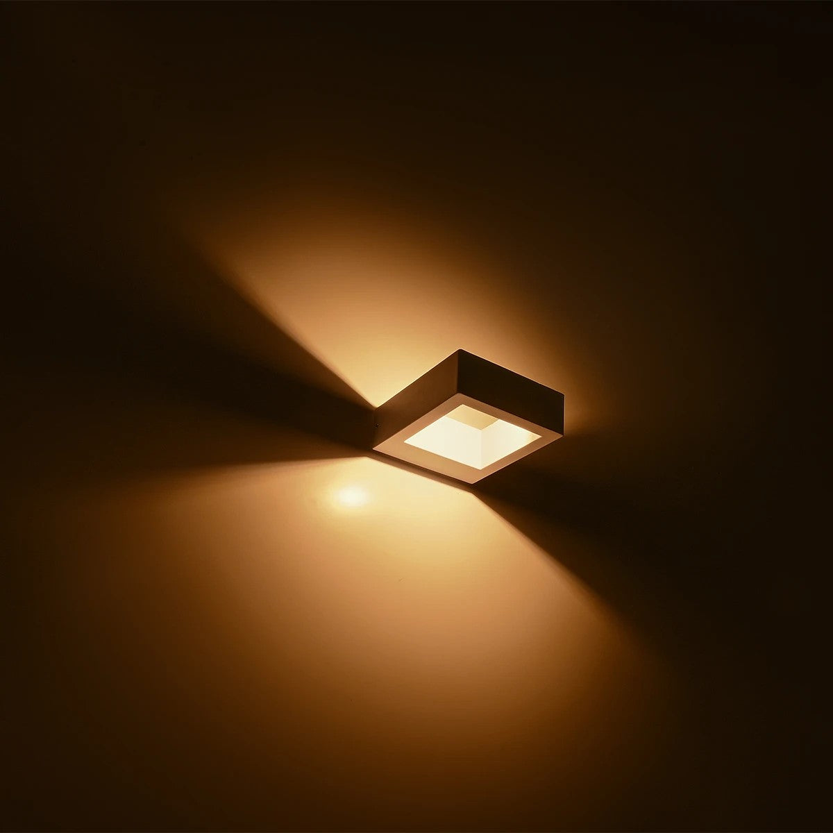 AURA KLV-101-0118 Φωτιστικό Τοίχου / Απλίκα LED 7W 875lm 45° AC 220-240V Αδιάβροχο IP65 Θερμό Λευκό 2700K - Bridgelux COB Chip & TÜV SÜD Driver - Λευκό Ματ - Μ13 x Π15 x Υ4.5