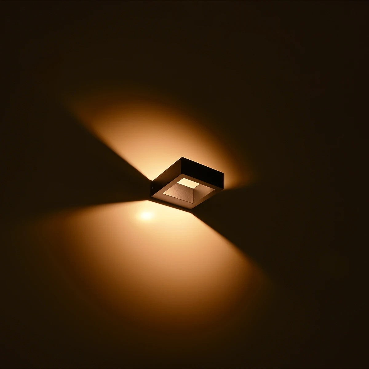 AURA KLV-101-0116 Φωτιστικό Τοίχου / Απλίκα LED 7W 875lm 45° AC 220-240V Αδιάβροχο IP65 Θερμό Λευκό 2700K - Bridgelux COB Chip & TÜV SÜD Driver - Μαύρο Ματ - Μ13 x Π15 x Υ4.5