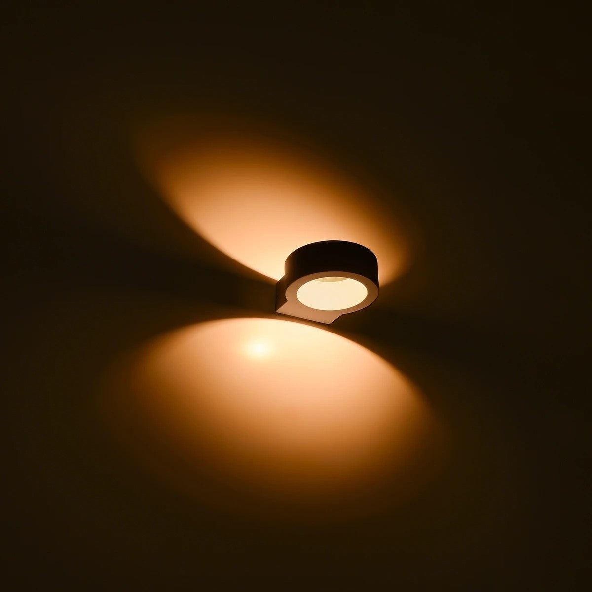 AURA KLV-101-0115 Φωτιστικό Τοίχου / Απλίκα LED 7W 875lm 45° AC 220-240V Αδιάβροχο IP65 Θερμό Λευκό 2700K - Bridgelux COB Chip & TÜV SÜD Driver - Λευκό Ματ - Μ15 x Π13 x Υ4.5