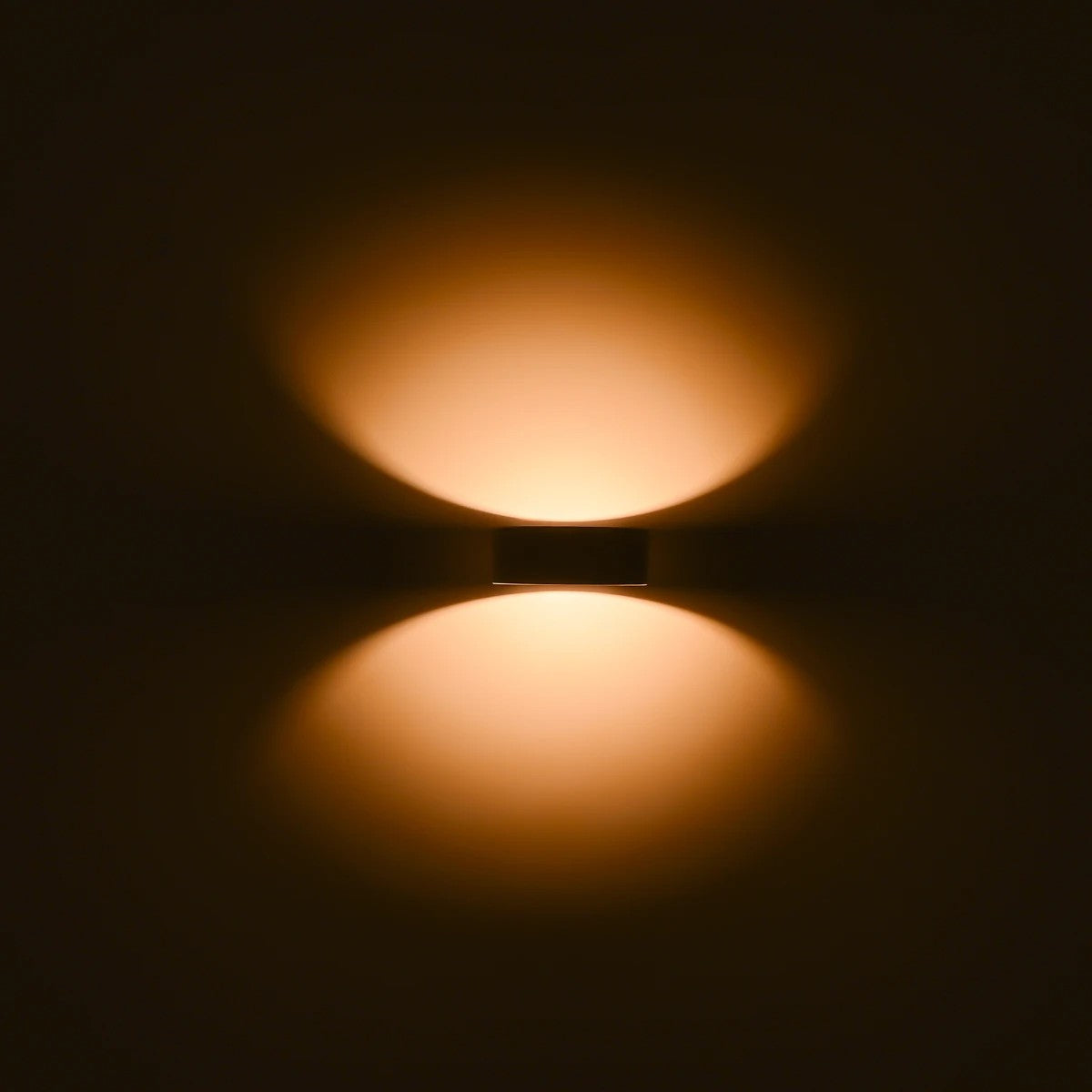 AURA KLV-101-0115 Φωτιστικό Τοίχου / Απλίκα LED 7W 875lm 45° AC 220-240V Αδιάβροχο IP65 Θερμό Λευκό 2700K - Bridgelux COB Chip & TÜV SÜD Driver - Λευκό Ματ - Μ15 x Π13 x Υ4.5