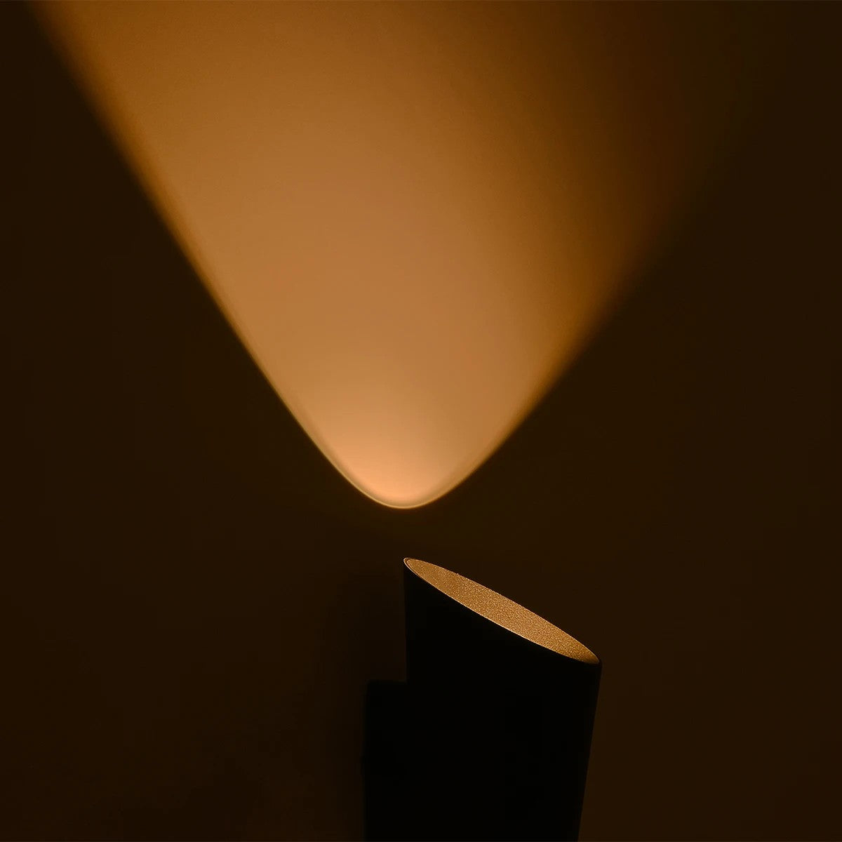 GANETTI 60671 Μοντέρνο Φωτιστικό Τοίχου - Απλίκα LED 10W 1250lm 60° AC 220-240V Αδιάβροχο IP65 Θερμό Λευκό 2700K - Bridgelux COB Chip & TÜV SÜD Driver - Μαύρο Ματ - Μ9.5 x Π11 x Υ19