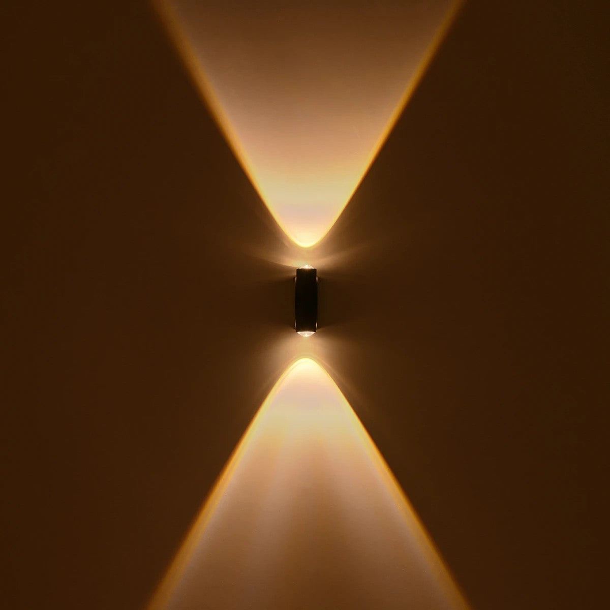 ARC 60679 Μοντέρνο Φωτιστικό Τοίχου - Απλίκα LED 4W 500lm 30° AC 220-240V Αδιάβροχο IP65 Θερμό Λευκό 2700K - CREE XPE Chip & TÜV SÜD Driver - Μαύρο Ματ - Μ3.5 x Π4.8 x Υ11.5