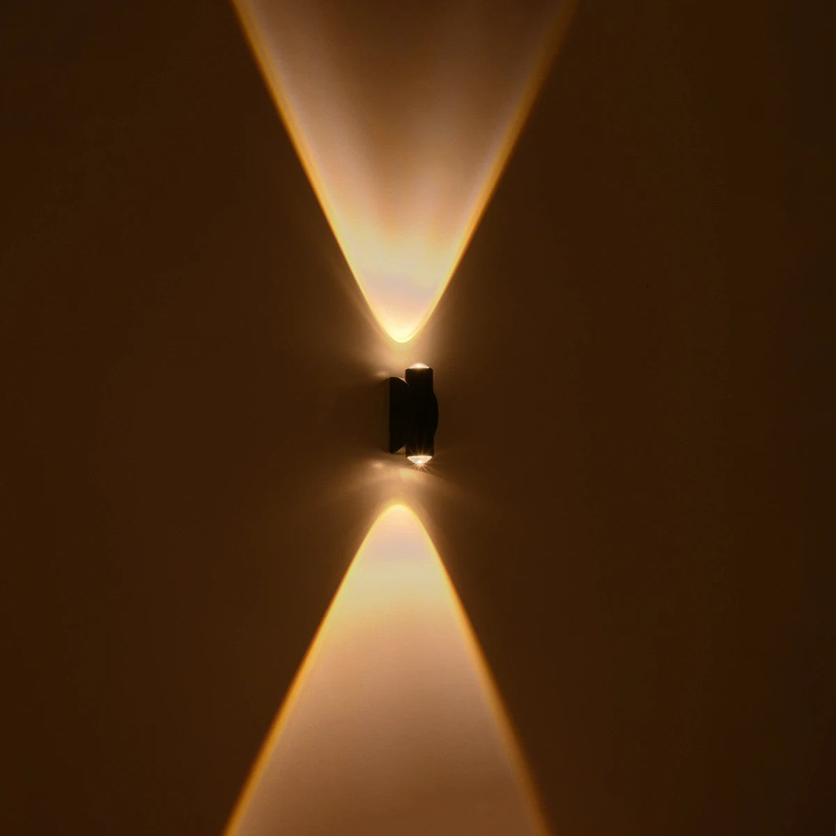 ARC 60679 Μοντέρνο Φωτιστικό Τοίχου - Απλίκα LED 4W 500lm 30° AC 220-240V Αδιάβροχο IP65 Θερμό Λευκό 2700K - CREE XPE Chip & TÜV SÜD Driver - Μαύρο Ματ - Μ3.5 x Π4.8 x Υ11.5