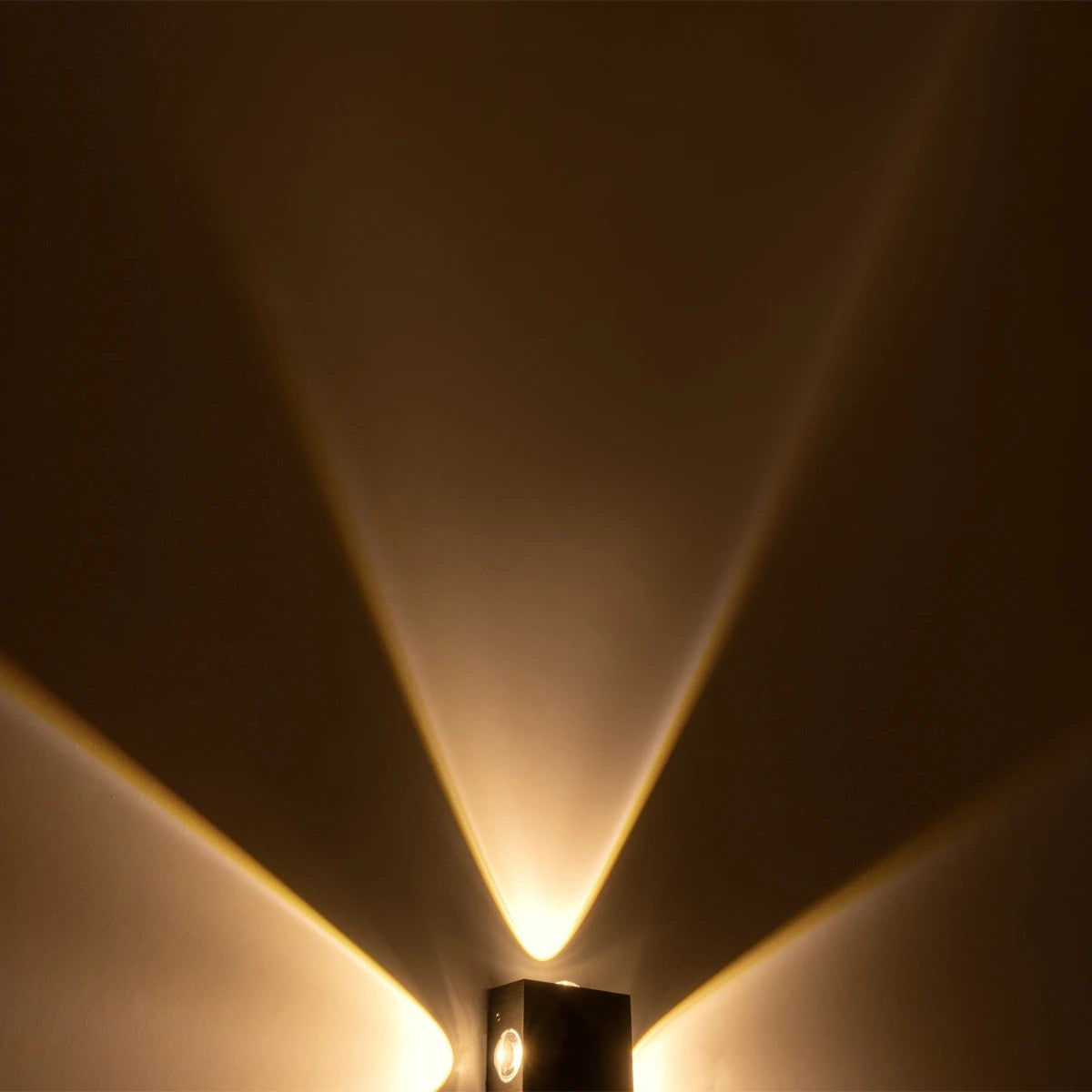 HIKARI 60686 Μοντέρνο Φωτιστικό Τοίχου - Απλίκα LED 8W 1000lm 30° AC 220-240V Αδιάβροχο IP65 Θερμό Λευκό 2700K - CREE XPE Chip & TÜV SÜD Driver - Μαύρο Ματ - Μ9 x Π4 x Υ9