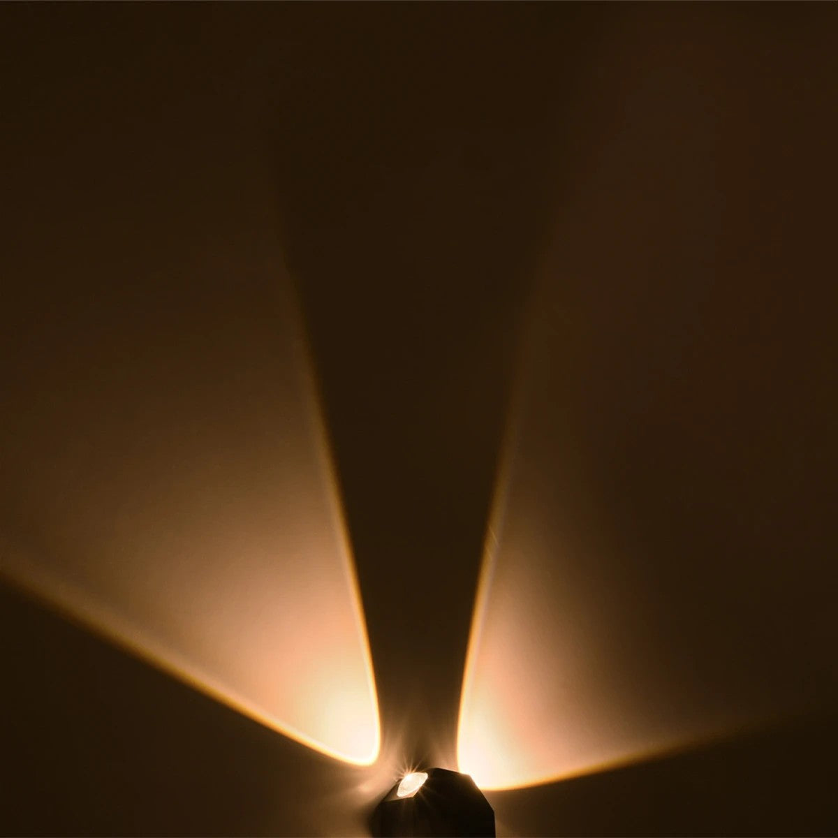 HIKARI 60687 Μοντέρνο Φωτιστικό Τοίχου - Απλίκα LED 8W 1000lm 30° AC 220-240V Αδιάβροχο IP65 Θερμό Λευκό 2700K - CREE XPE Chip & TÜV SÜD Driver - Μαύρο Ματ - Μ10 x Π4 x Υ10