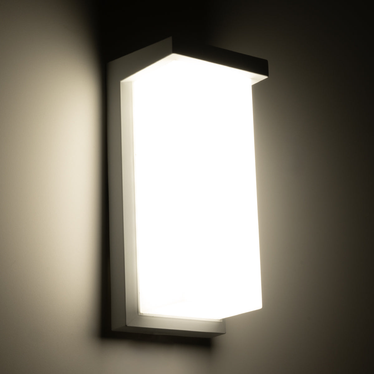 LOFT 60760 Φωτιστικό Τοίχου - Απλίκα Εσωτερικού/Εξωτερικού Χώρου LED 18W 1890lm 120° AC175-265V Αδιάβροχο IP65 - Πλαστικό Σώμα - Φυσικό λευκό 4500K - Μ24.5 x Π11 x Υ9.5cm - Λευκό - Bridgelux Chip