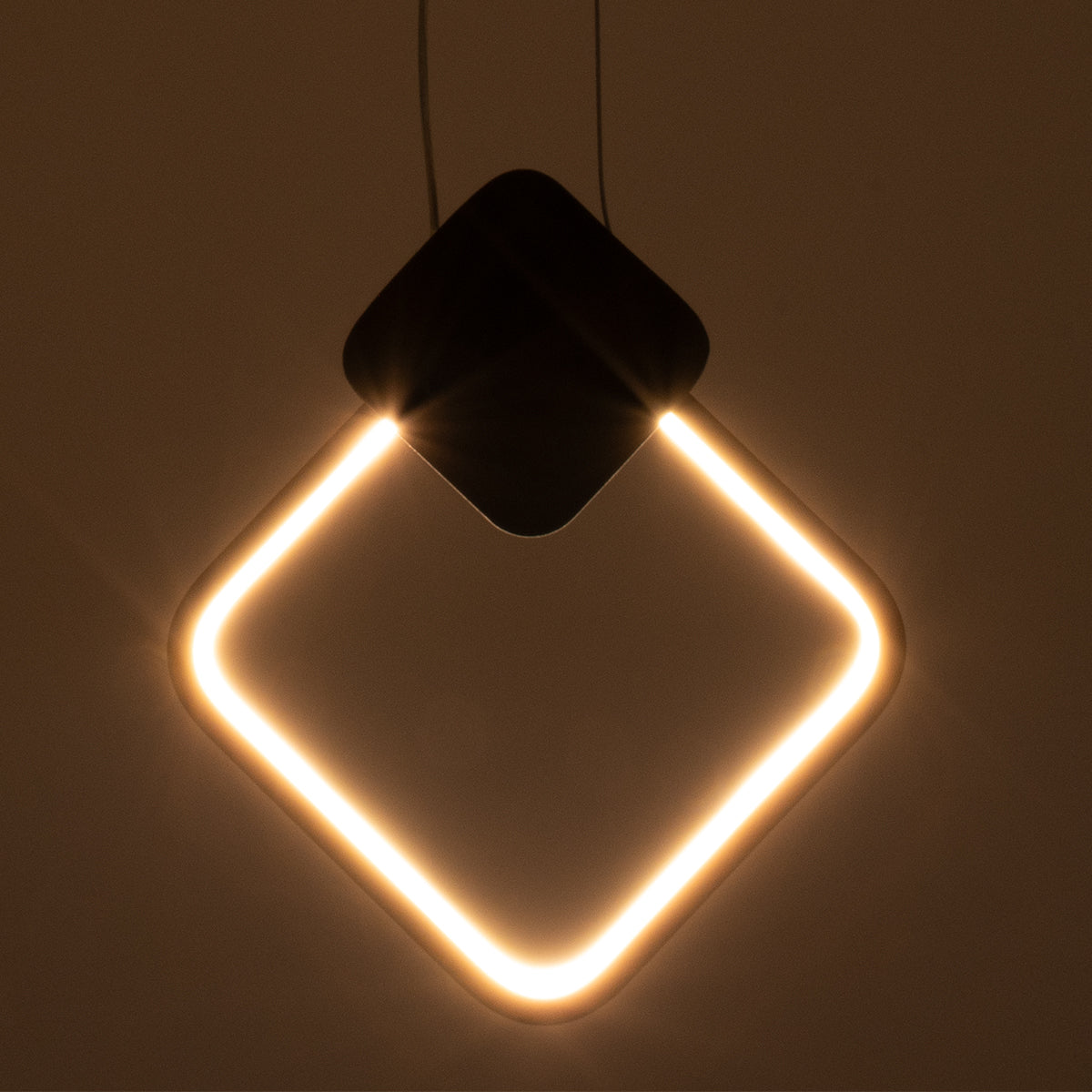 MARY 61082 Κρεμαστό Φωτιστικό Οροφής Design LED CCT 12W 1440lm 300° AC 220-240V - Εναλλαγή Φωτισμού μέσω Διακόπτη On/Off All In One Ψυχρό 6000k+Φυσικό 4500k+Θερμό 2700k Μ20 x Π2.3 x Υ28.5cm - Μαύρο