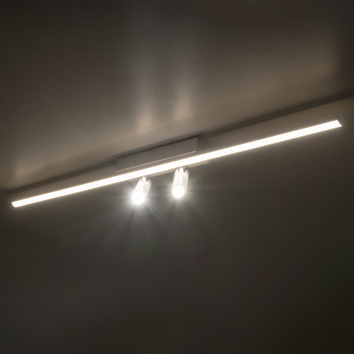 BARETTI 61227 Φωτιστικό Οροφής Linear Design LED CCT με Κινούμενα Σποτ LED Downlight 24W 2688lm 160° & 45° AC 220-240V IP20 - Εναλλαγή Φωτισμού μέσω Διακόπτη On/Off All In One Ψυχρό 6000k+Φυσικό 4500k+Θερμό 2700k - Μ80 x Π5.5 x Υ5 cm - Λευκό