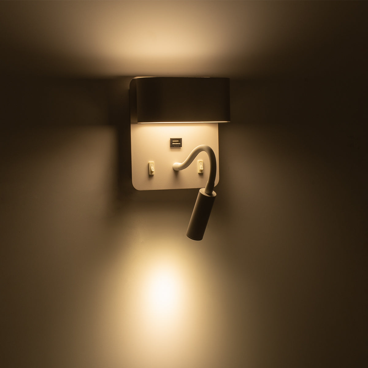 IBIS 61368 Μοντέρνο Φωτιστικό Τοίχου - Απλίκα Ξενοδοχείου Bed Side LED 10W 1100lm 36° & 360° AC 220-240V - Reading Light & Up/Down Light - Φορτιστής USB 3A - Μ10 x Π6.1 x Υ18cm - Φυσικό Λευκό 4500K - Λευκό