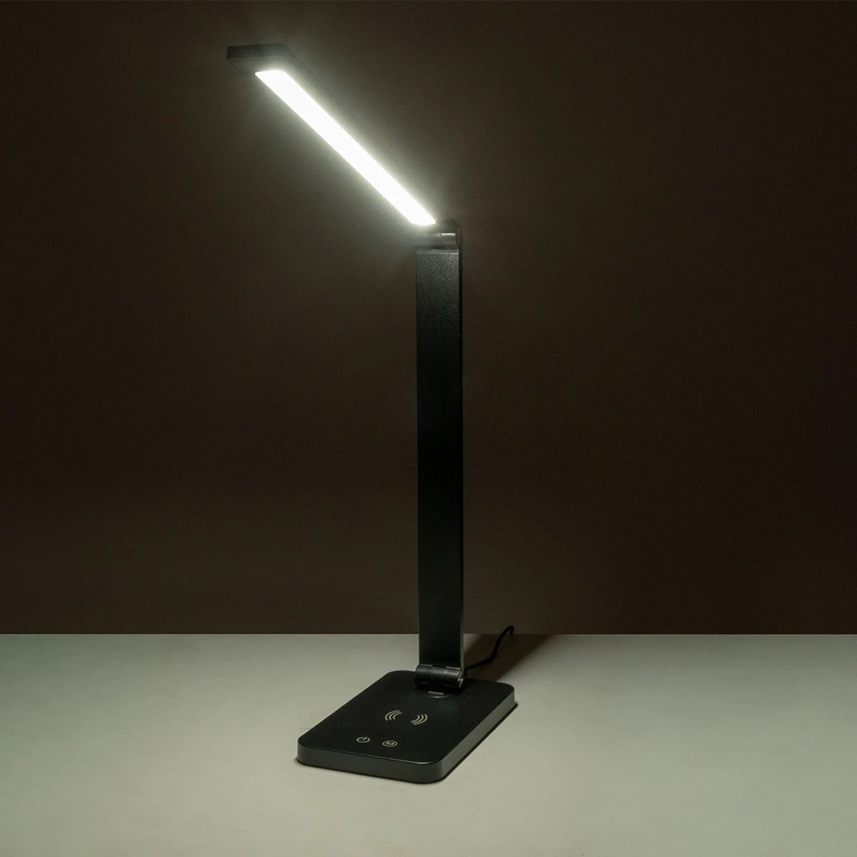 TEBLA 60482 Μοντέρνο Επιτραπέζιο Φωτιστικό Γραφείου με Ασύρματη Φόρτιση 5W 1A LED 5W 500lm 120° AC 220-240V IP20 Ρυθμιζόμενο Λευκό CCT με Αφή 2700K/4500K/6000K Dimmable - Bridgelux SMD Chip - Μαύρο - Μ11 x Π31 x Υ52