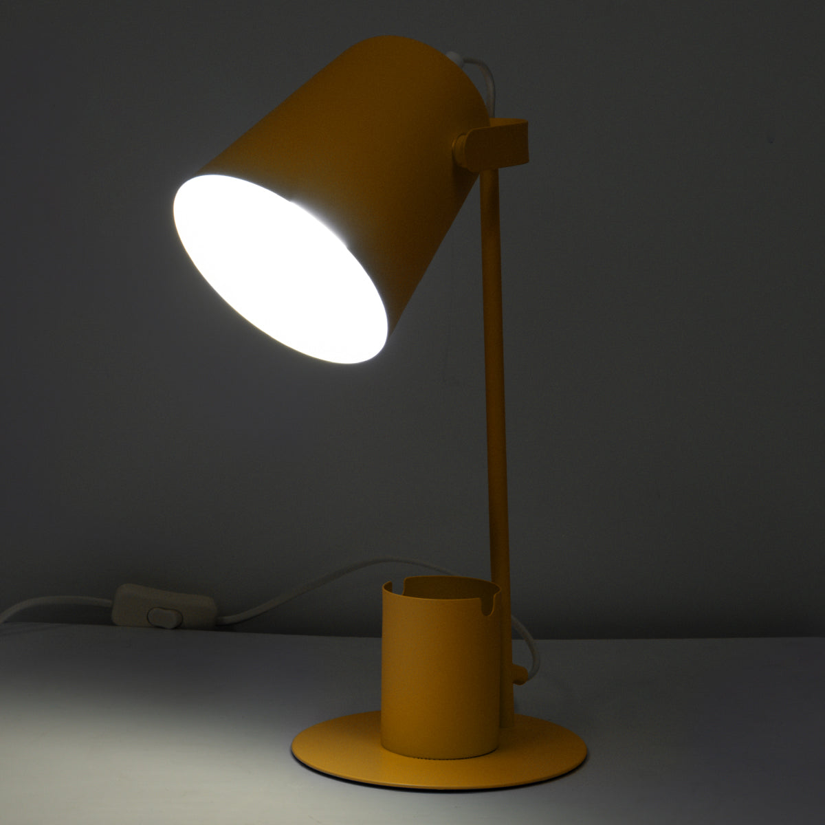 PENCASE 61567 Μοντέρνο Επιτραπέζιο Φωτιστικό Γραφείου - Πορτατίφ - Μονόφωτο 1 x E27 Κίτρινο Μεταλλικό Καμπάνα με Διακόπτη On/Off - Μολυβοθήκη & Βάση Τηλεφώνου - L12 x W15 x H38cm