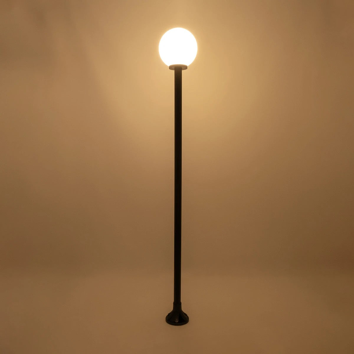 AGROS 61597 Φωτιστικό Κολωνάκι Κήπου με Ντουί 1 x E27 AC 220-240V Αδιάβροχο IP65 - Λευκό & Μάυρο - Μ30 x Π30 x Υ240cm