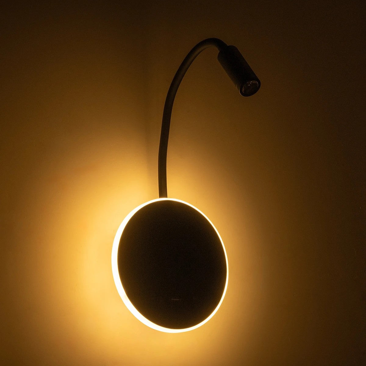 GOOSE 61695 Μοντέρνο Φωτιστικό Τοίχου - Απλίκα Ξενοδοχείου Reading Light με Φορτιστή USB 3A LED 6W 600lm 36° & 360° AC 220-240V IP20 Θερμό Λευκό 2700K - Bridgelux COB Chip & TÜV SÜD Driver - Μαύρο Ματ - Μ15.5 x Π22.5 x Υ30