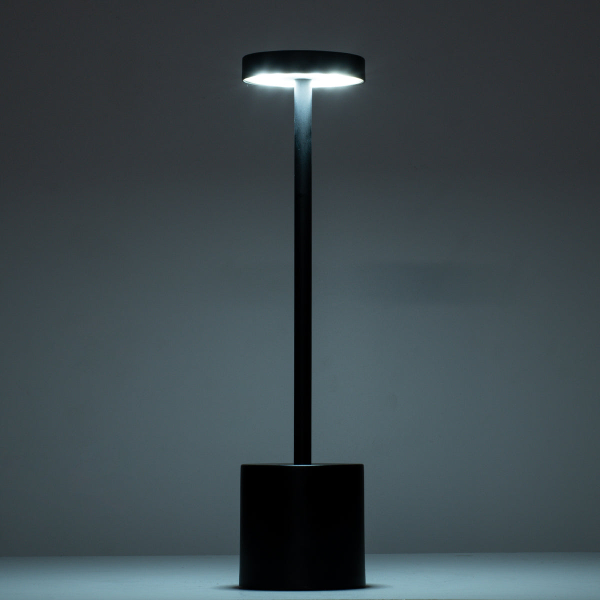 JOJO 76520 Μοντέρνο Επιτραπέζιο Φωτιστικό Πορτατίφ LED 1.5W 105lm 120° DC 5V Επαναφορτιζόμενο με Μπαταρία Li-ion 1800mAh - Διακόπτη Αφής με 3 Εναλλαγές Φωτισμού CCT Θερμό - Φυσικό - Ψυχρό 1500K - 4500K - 6000K Dimmable - D8 x H34cm - Μαύρο