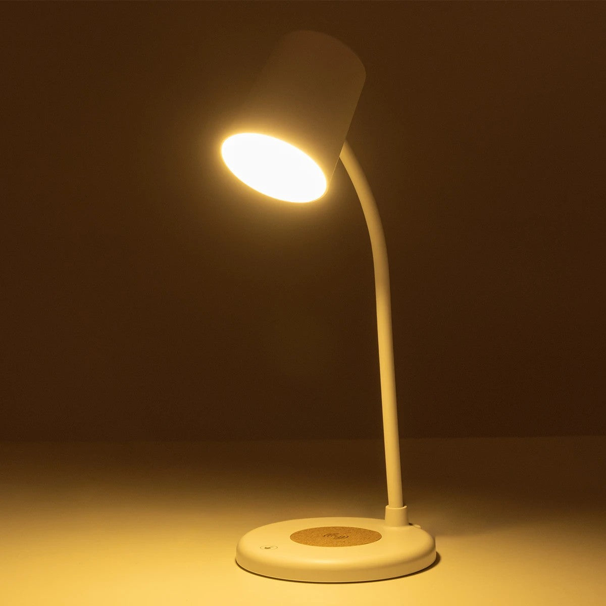 LUCORA 76555 Μοντέρνο Επιτραπέζιο Φωτιστικό Γραφείου με Ασύρματη Φόρτιση 10W 2A & 4W Bluetooth Ηχείο LED 3W 300lm 120° DC 5V με USB-C IP20 Ρυθμιζόμενο Λευκό CCT με Αφή 2700K/4500K/6000K Dimmable - Sanan SMD Chip - Λευκό - Μ12 x Π12 x Υ32