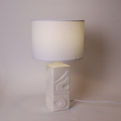 ΕΠΙΤΡΑΠΕΖΙΟ ΦΩΤΙΣΤΙΚΟ ΜΕ ΥΦΑΣΜΑΤΙΝΟ ΚΑΠΕΛΟ ΚΕΡΑΜΙΚΟ ΛΕΥΚΟ 28x46εκ