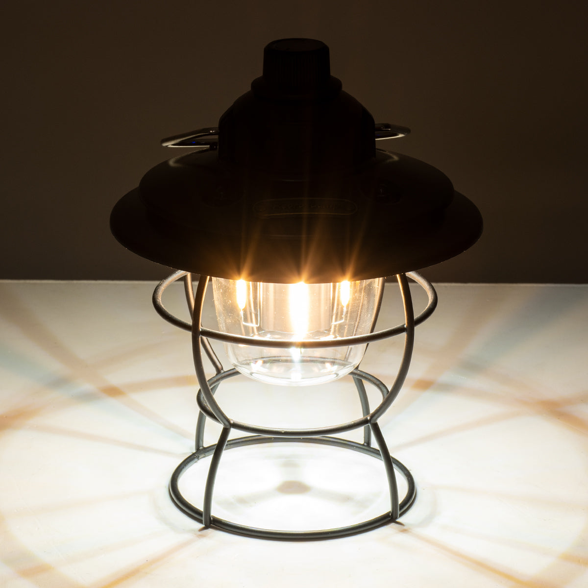 85695 Αυτόνομο Φανάρι Camping LED 4W USB 2.0 με Επαναφορτιζόμενη Μπαταρία 1 x 18650 2000mAh Li-ion Power Bank IP20 Dimmable Μαύρο με Διάφανο Γυαλί CCT Εναλλαγή Φωτισμού μέσω On/Off All In One Ψυχρό 6000K+Φυσικό 4500K+Θερμό 2700K Φ13.5 x Υ17.5cm